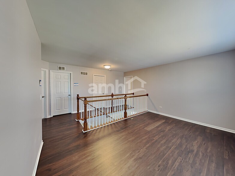 Building Photo - 1401 Roth Dr