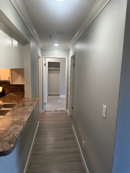 Building Photo - 5811 Tujunga Ave