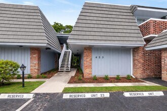 Building Photo - 423 Pine Tree Ct