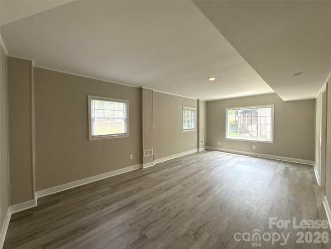 Building Photo - 7124 Starvalley Dr