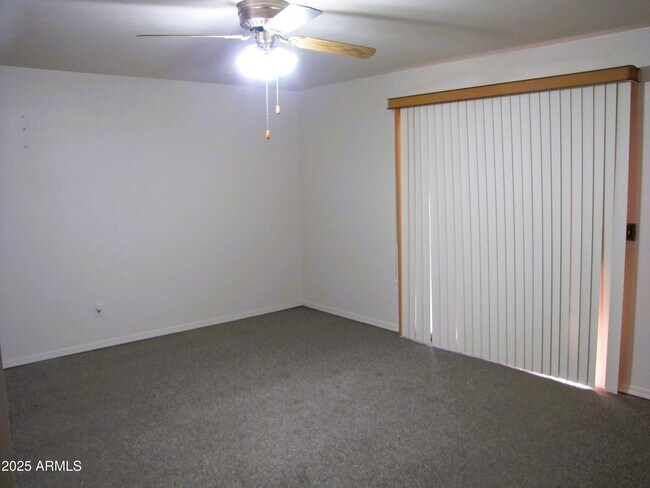 Building Photo - 1516 Hummingbird Ln