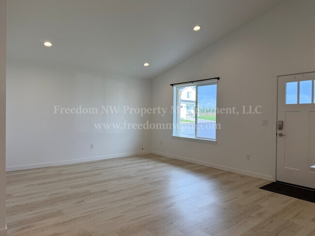 Building Photo - 1019 Peach Rd