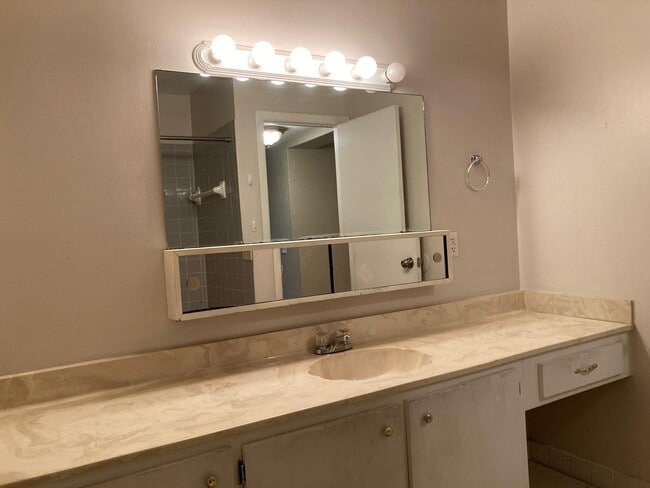 Building Photo - 609 SW 75th St