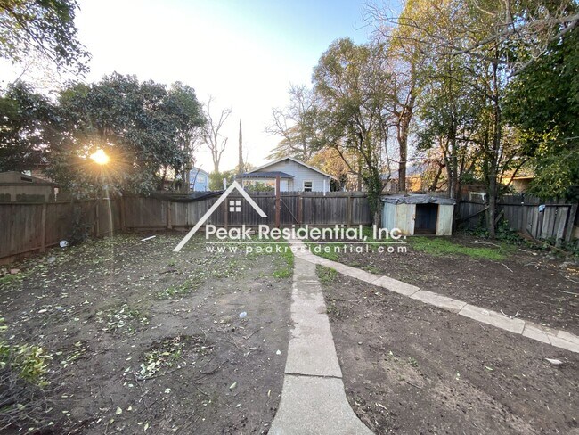 Building Photo - Cute 1 bd/1 ba Roseville House