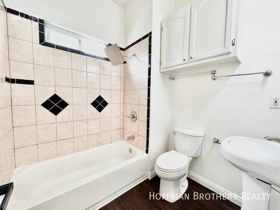 Building Photo - 201 Lake Shore Terrace