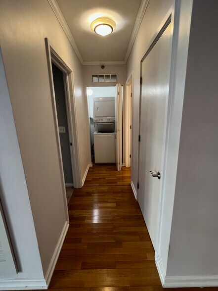 washer/dryer - 160 E Illinois St