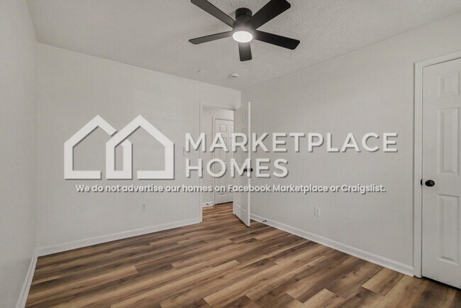 Building Photo - 5415 Glen Haven Dr