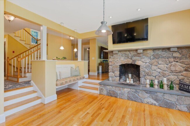 Building Photo - 662 Hurricane Rd