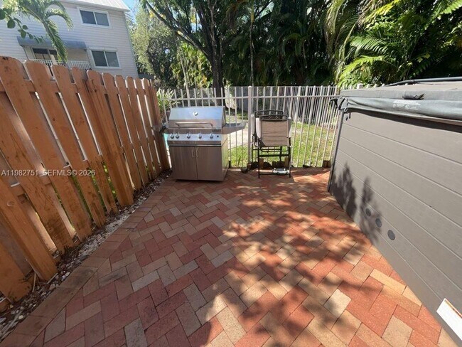 Building Photo - 409 SW 5th St