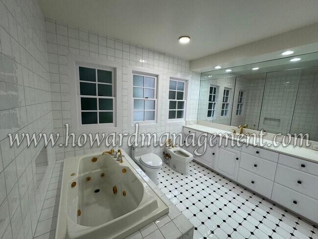 Building Photo - ***OPEN HOUSE 6/13 (11am-1pm)*** Contempor...