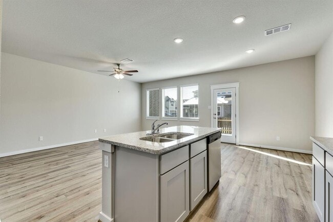 Building Photo - 603B Pearly Eye Dr