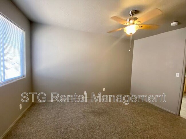 Building Photo - 76 E Center St