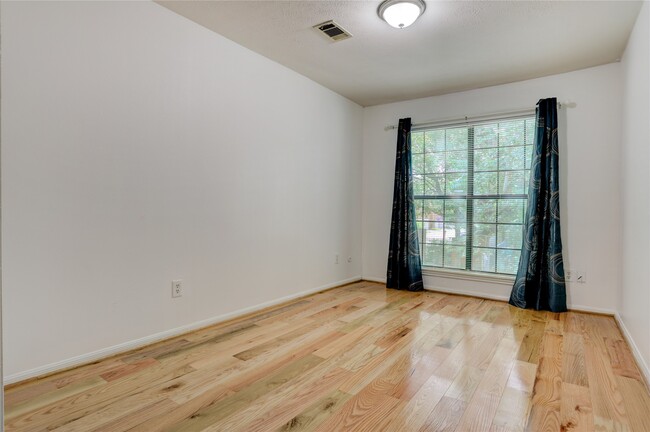 Building Photo - 6723 Belmont St