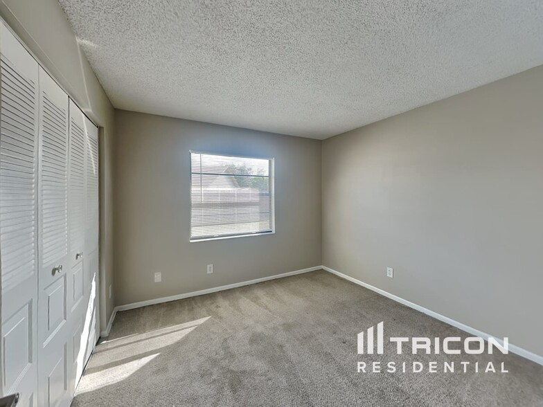 Building Photo - 1464 Tiverton Dr