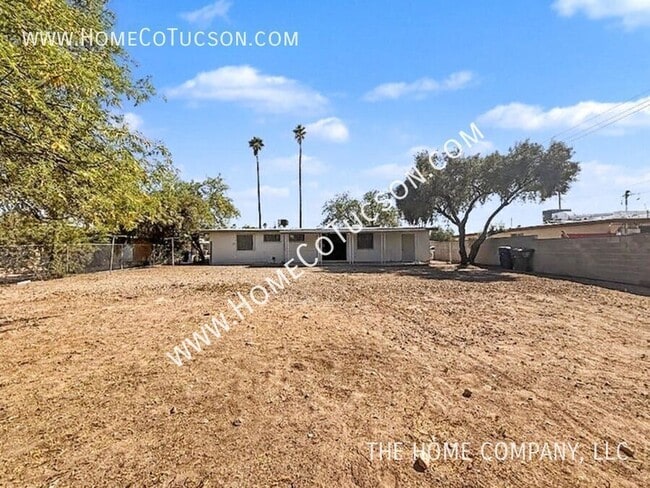 Building Photo - 410 W Calle Antonia