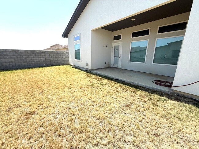 Building Photo - 6001 Vero Dr
