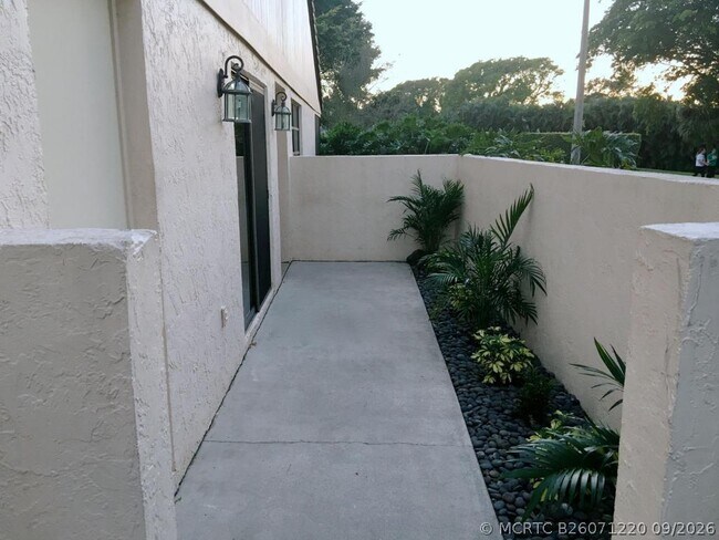 Building Photo - 3095 Inglewood Terrace