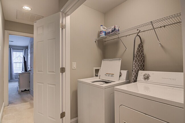 Building Photo - Fully Furnished 3BR/2.5BA Townhome – Private Community – Available 12/5