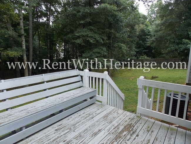 Building Photo - WOW!!...GORGEOUS HOME/HARDWOOD FLOORS/ UPGRADES GALLORE / SWIM - TENNIS