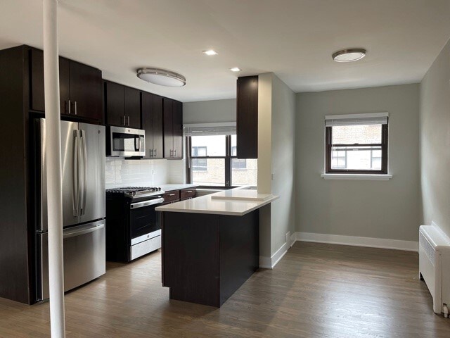 Building Photo - 605 Sheridan Square