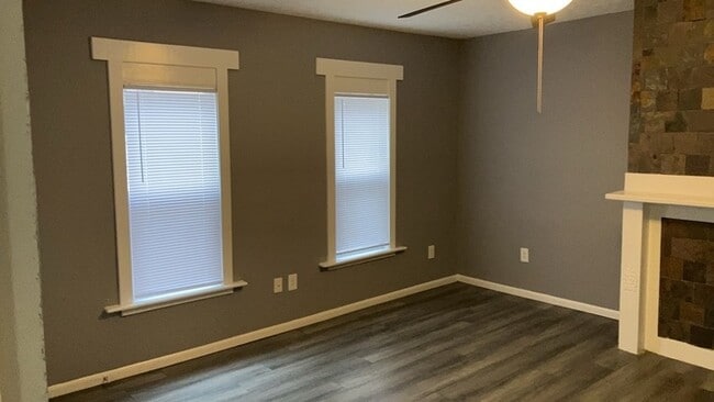 Building Photo - 105 S Irwin St