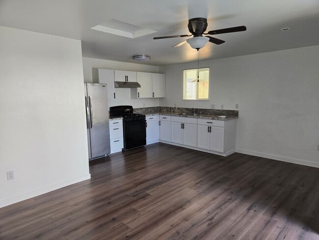 Building Photo - 289 W Belleview Ave