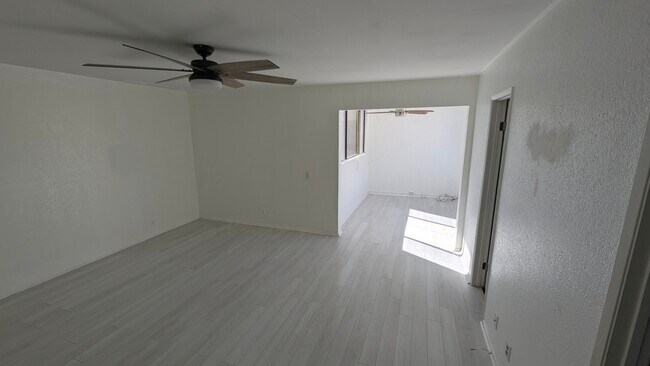 Building Photo - 425 Bradshaw E Ln