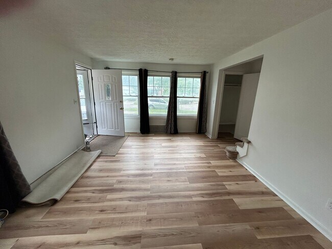 Building Photo - 14018 Cayuga Ct