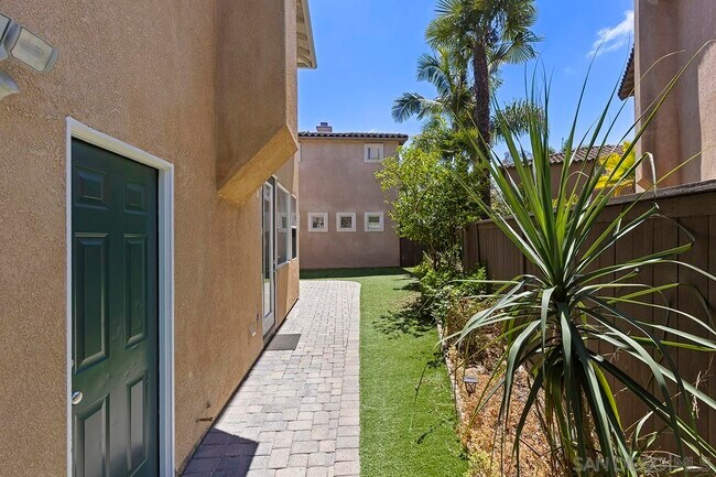 Building Photo - 11370 W San Raphael
