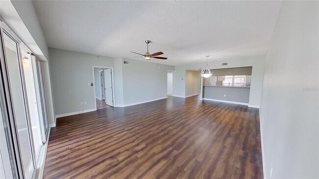 Building Photo - 6495 Shoreline Dr
