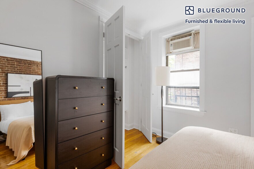 Building Photo - 118 Christopher St