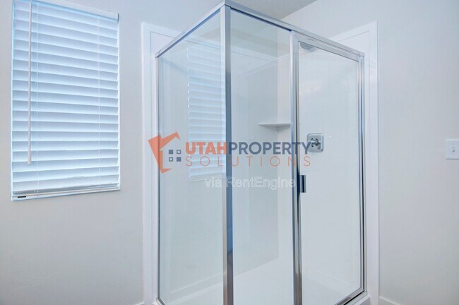 Building Photo - 992 W 380 S
