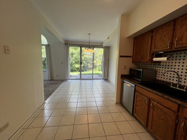 Building Photo - 1556 Darien Lakes Dr