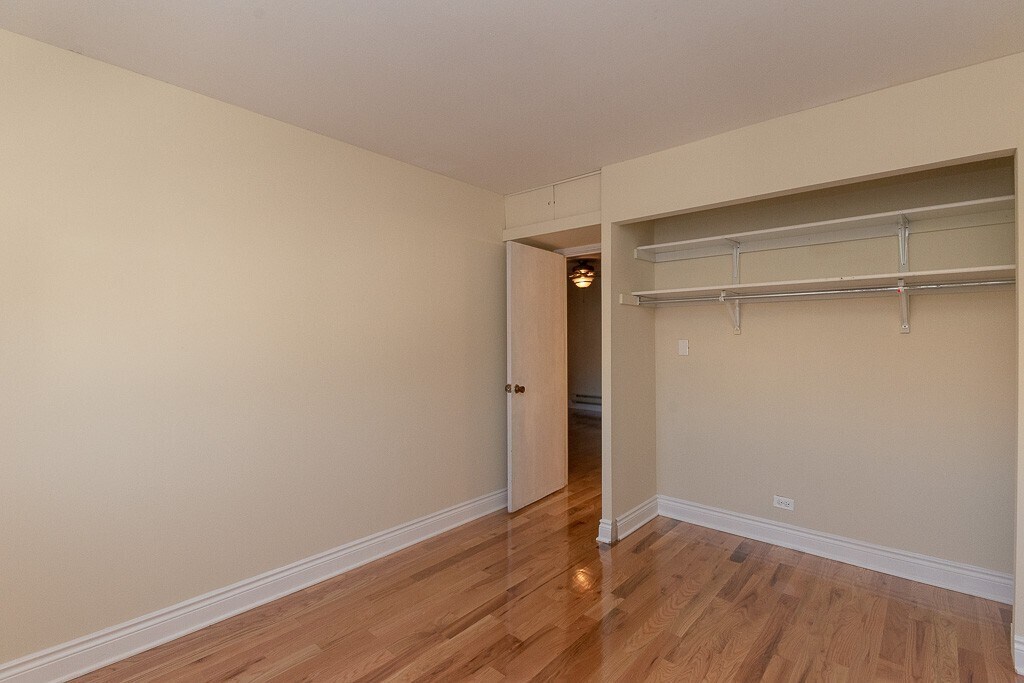 Building Photo - 659 W Wrightwood Ave