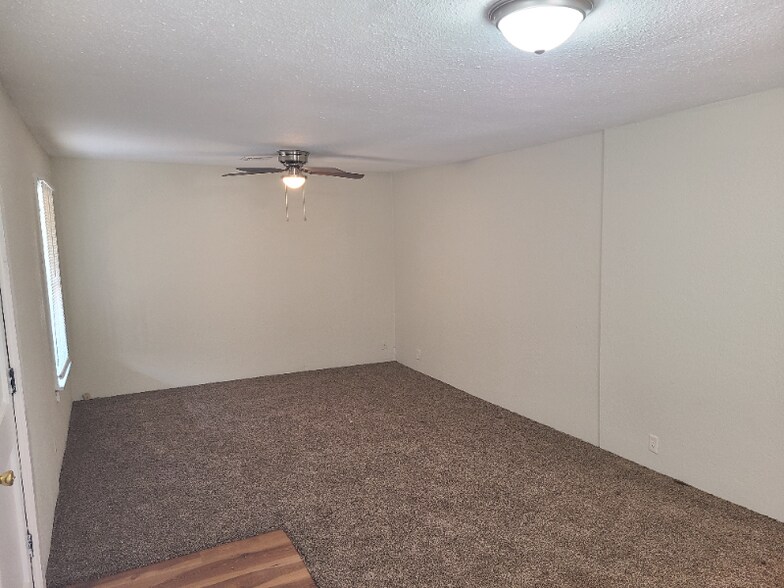 Building Photo - 419 S Javine St