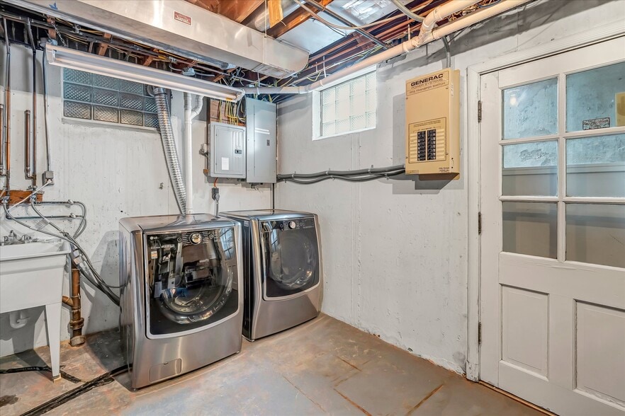 Building Photo - 15 Brazillian Ct