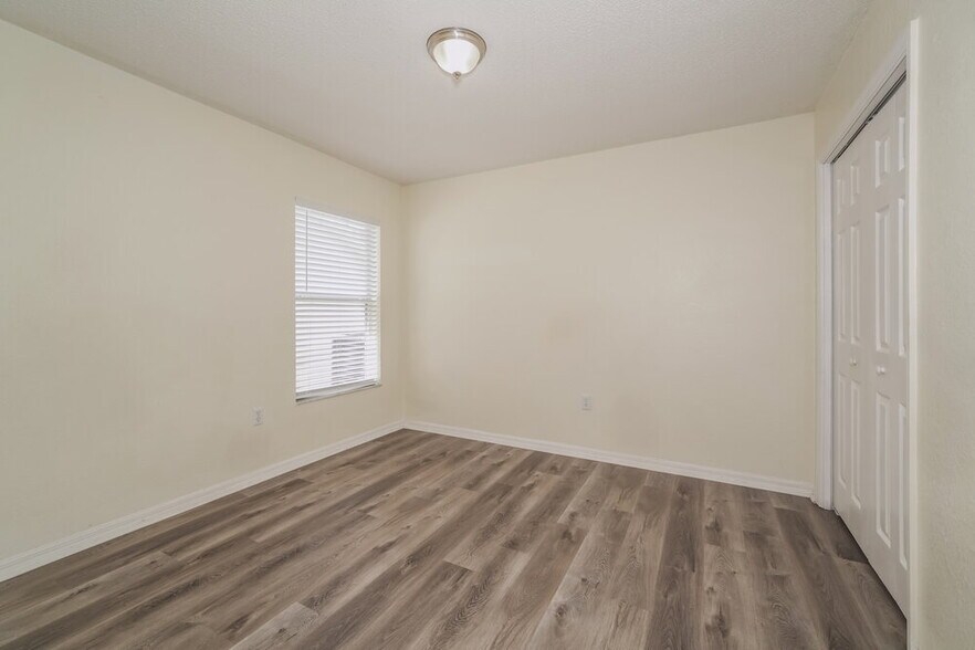 Building Photo - 7172 Summit Dr