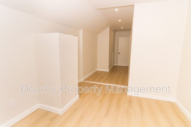 Building Photo - 65 Morning Mist Dr