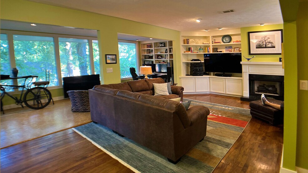 Building Photo - 1710 N State St