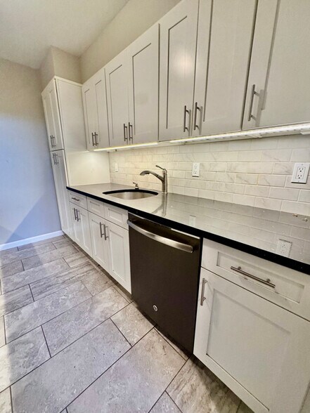 Building Photo - 56 Soundview St