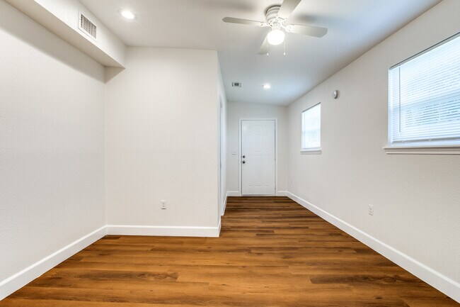 Building Photo - 13442 Flagstone Ln