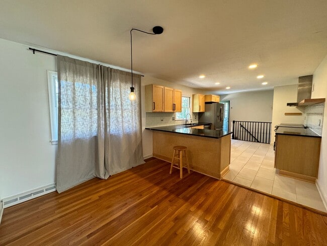 Building Photo - 3 Bedroom in Landsdowne!