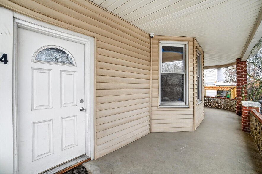 Building Photo - 4 Amackassin Ter