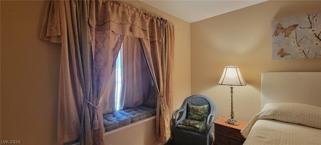 Building Photo - 7300 W Pirates Cove Rd