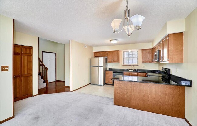 Building Photo - 2304 Yellowstone Park Ct