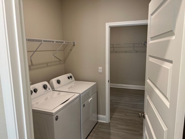 Building Photo - AVAILABLE IN NOVEMBER - Don't miss this op...