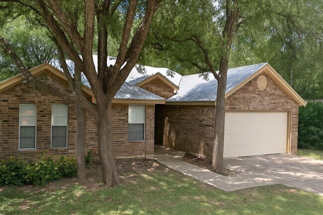 Building Photo - 132 Dolly St