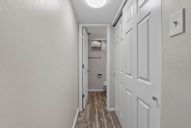 Building Photo - Newly Updated 3-Bedroom Duplex with Fresh Paint and Flooring!