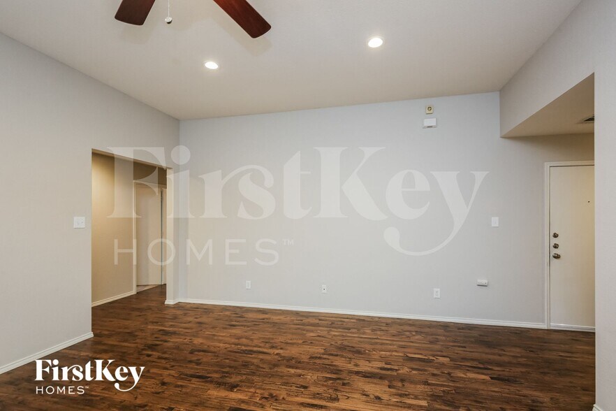 Building Photo - 10901 Braemoor Dr