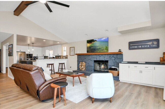 Building Photo - Beautiful Waterfront Single Story Home